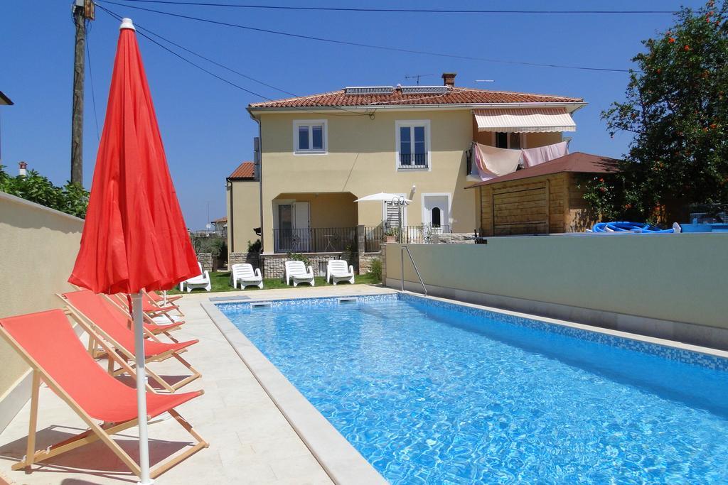 Apartments Villa Ela 우마그 외부 사진
