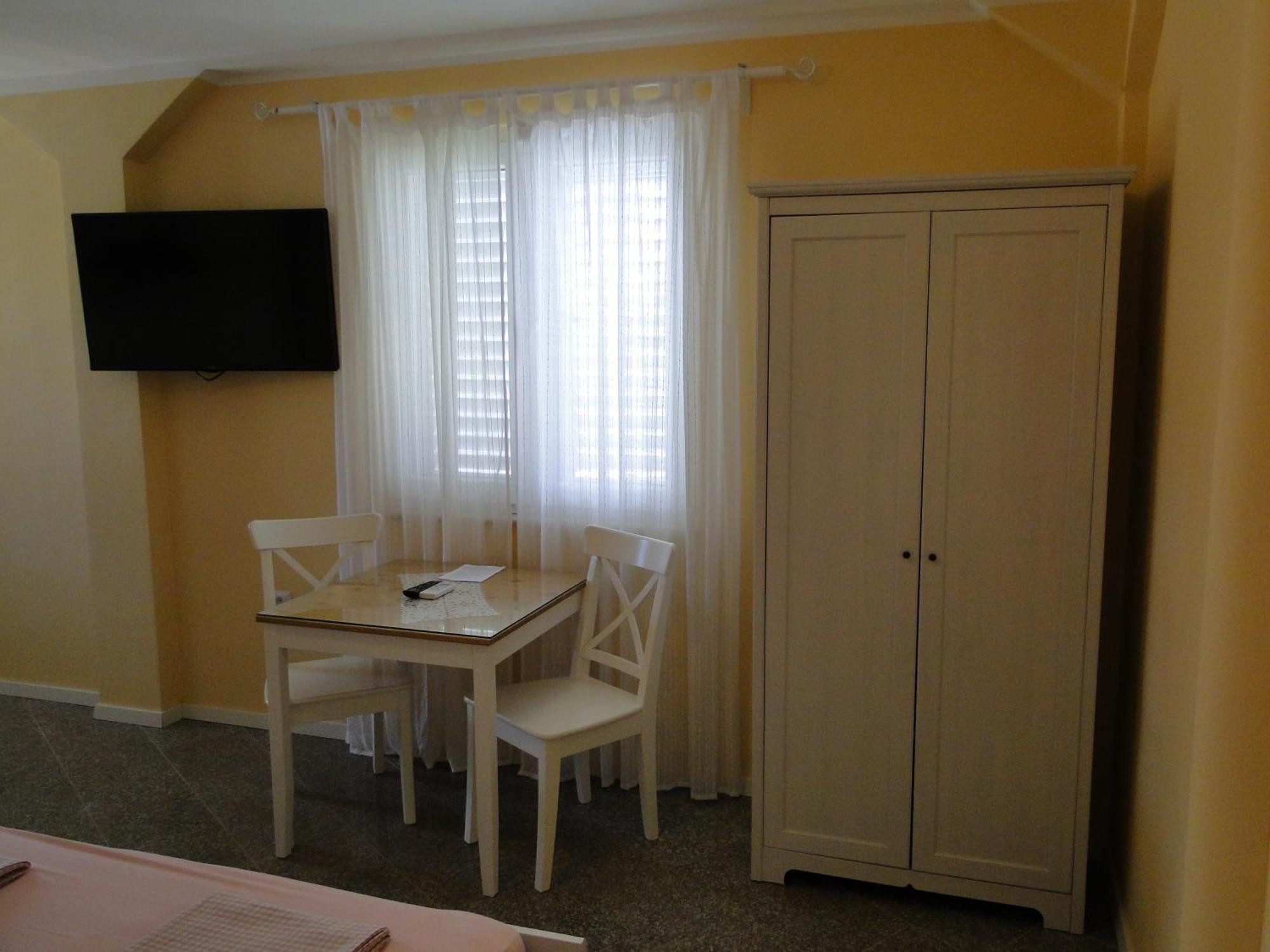 Apartments Villa Ela 우마그 객실 사진