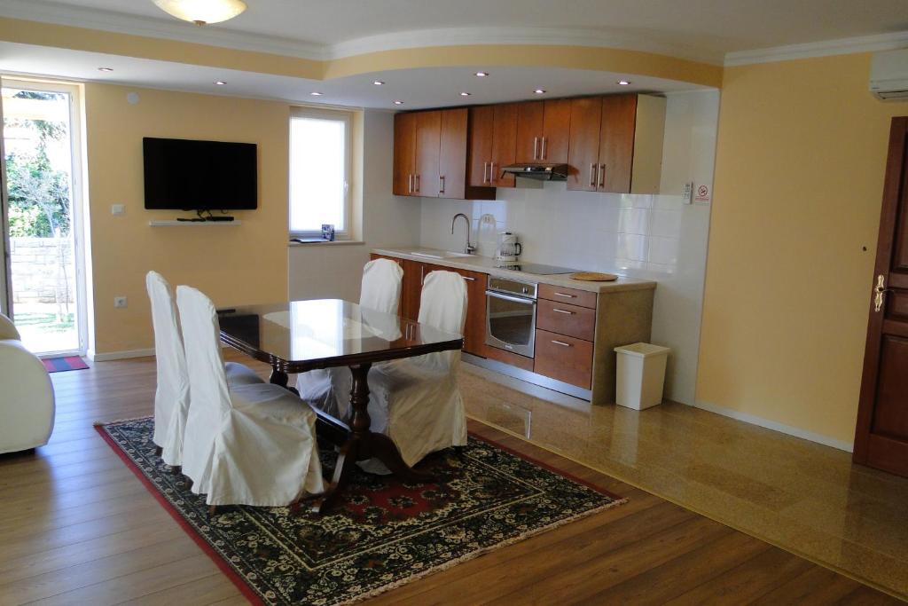 Apartments Villa Ela 우마그 객실 사진