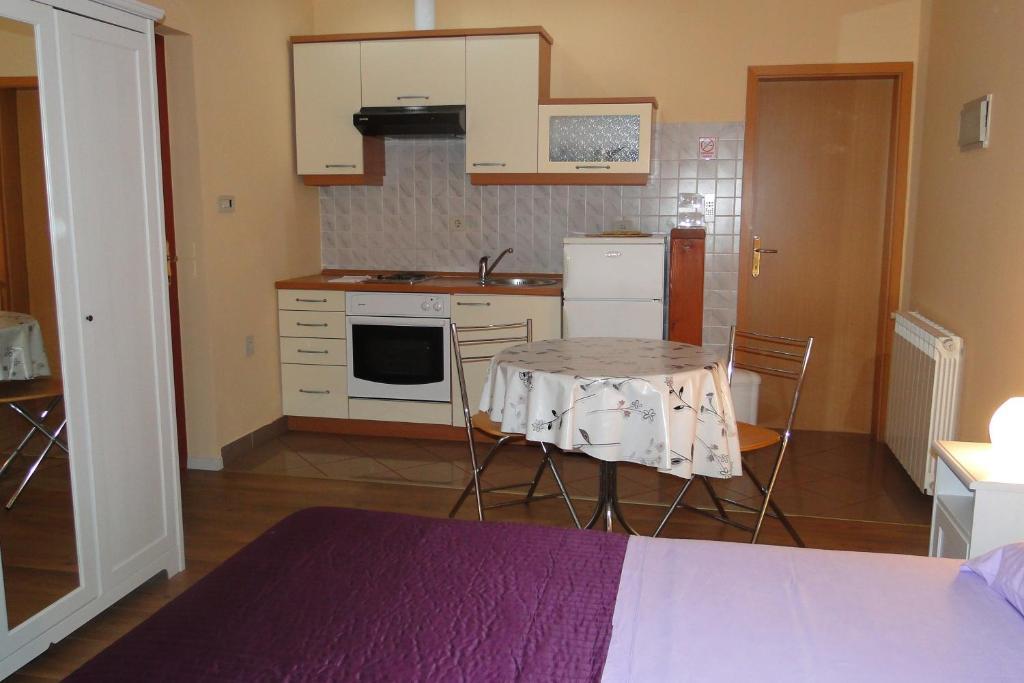 Apartments Villa Ela 우마그 객실 사진
